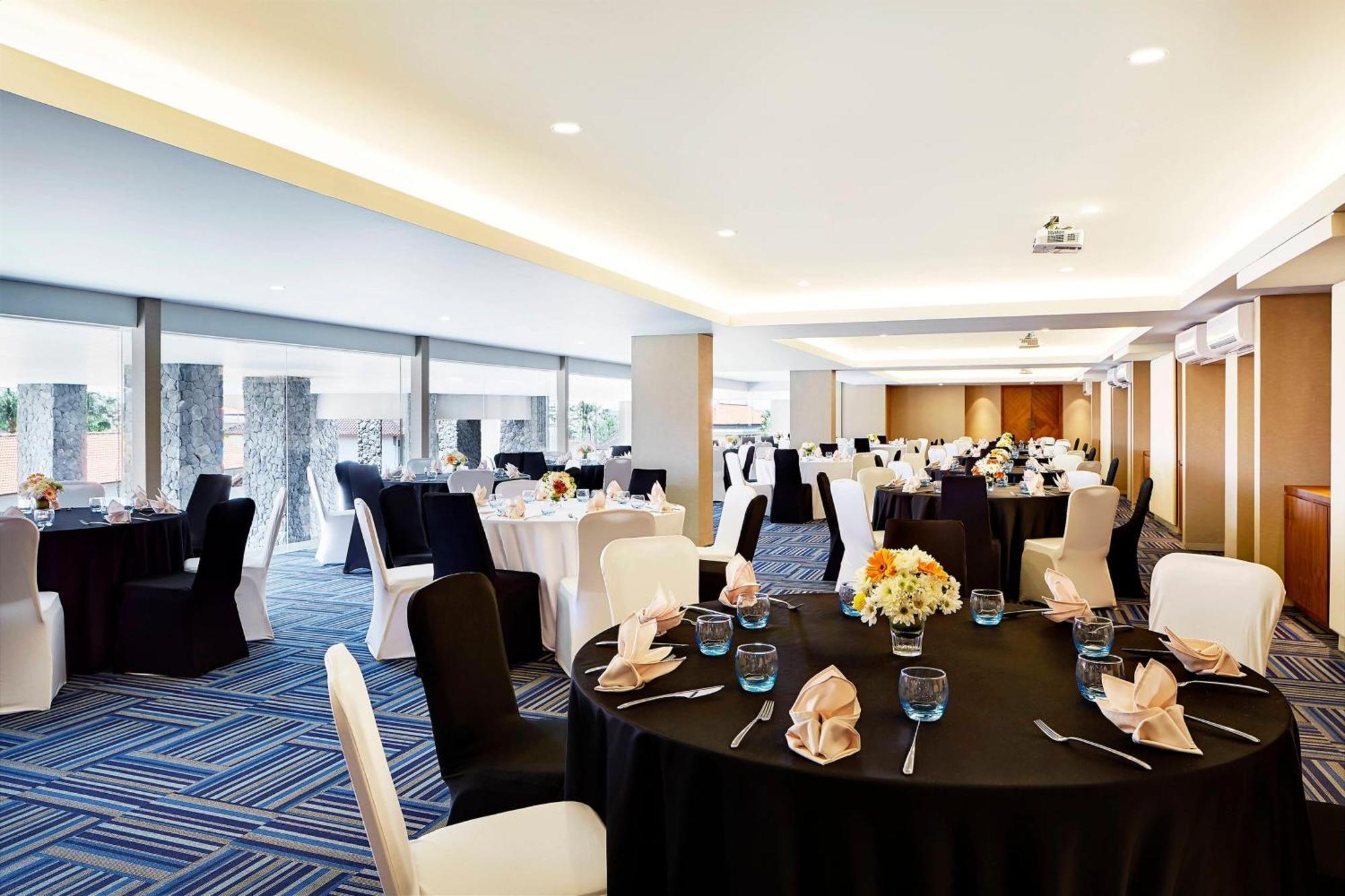 קוטה לומבוק Four Points By Sheraton Bali, Kuta מראה חיצוני תמונה